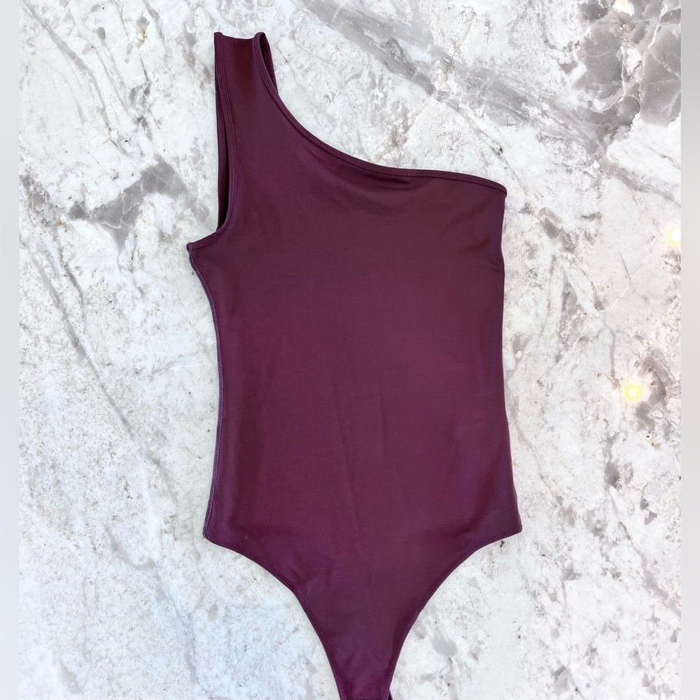 Abercrombie & Fitch “Seamless One Shoulder Bodysuit” in color Wine. Size SMALL.